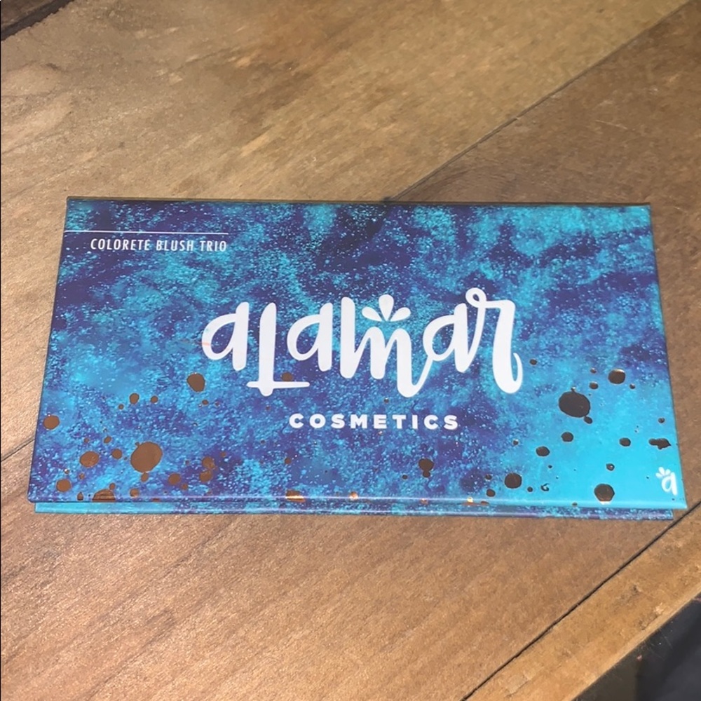 Brand new 3 shade blush pallete by a Lamar